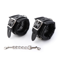 Fetish Fever - Cuffs with chain - Zwart